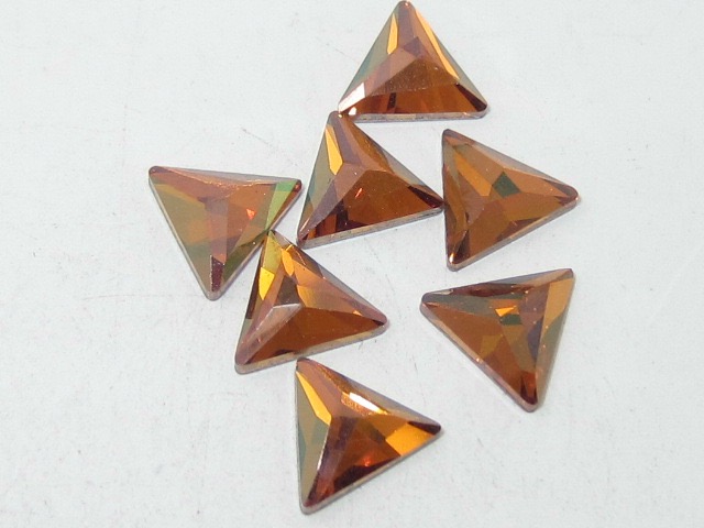 12 pcs. COSMIC DELTA 7.5mm COPPER FLATBACK European Rhinestones